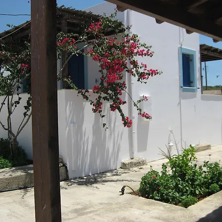 Pensión Maravelias House *