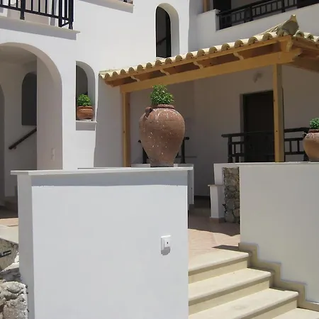 Pensión Maravelias House *