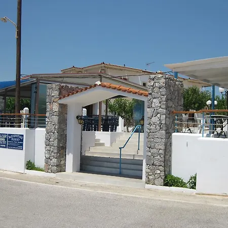 Pensión Maravelias House *
