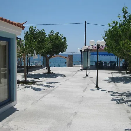 Pensión Maravelias House *